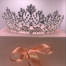 Load image into Gallery viewer, Beauty Queen Tiara
