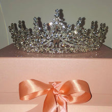 Load image into Gallery viewer, Glamour Queen Tiara
